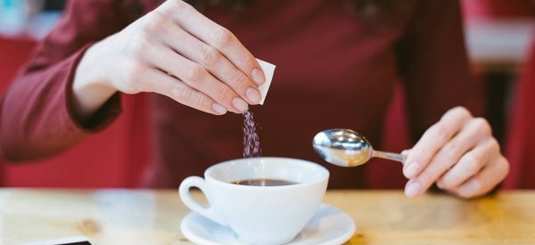 El sorprendente truco para endulzar el café que te hará reducir el azúcar para siempre