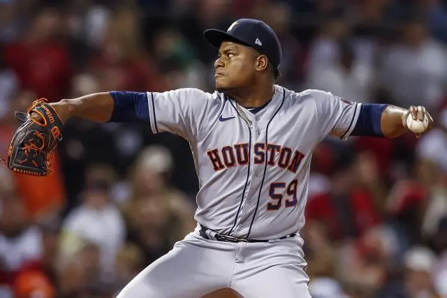 Framber Valdez queda a un paso de lanzar un partido sin hits con los Astros